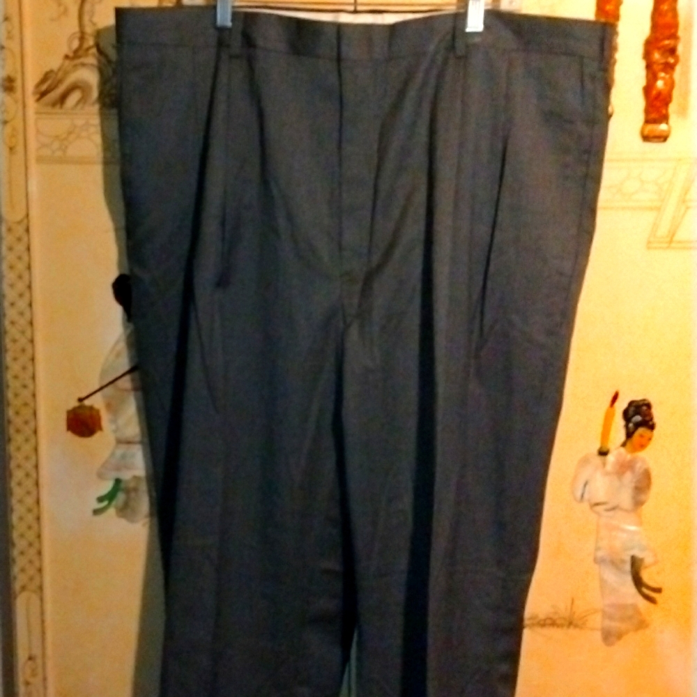 Round tree & Yorke dress pants